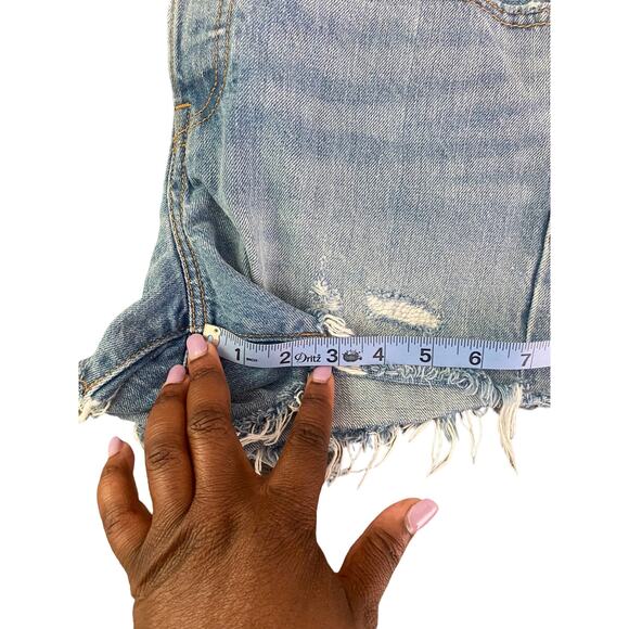 Levi's Premium Distressed Wedgie Denim Cut Off Frayed Hem Jean Shorts Size 28 - Picture 8 of 9